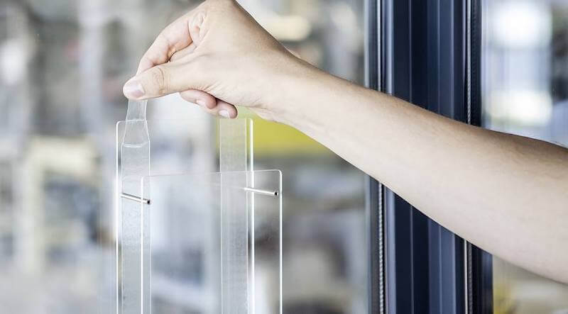 Cách gỡ keo 2 mặt cực đơn giản mà không làm hỏng bề mặt đồ vật